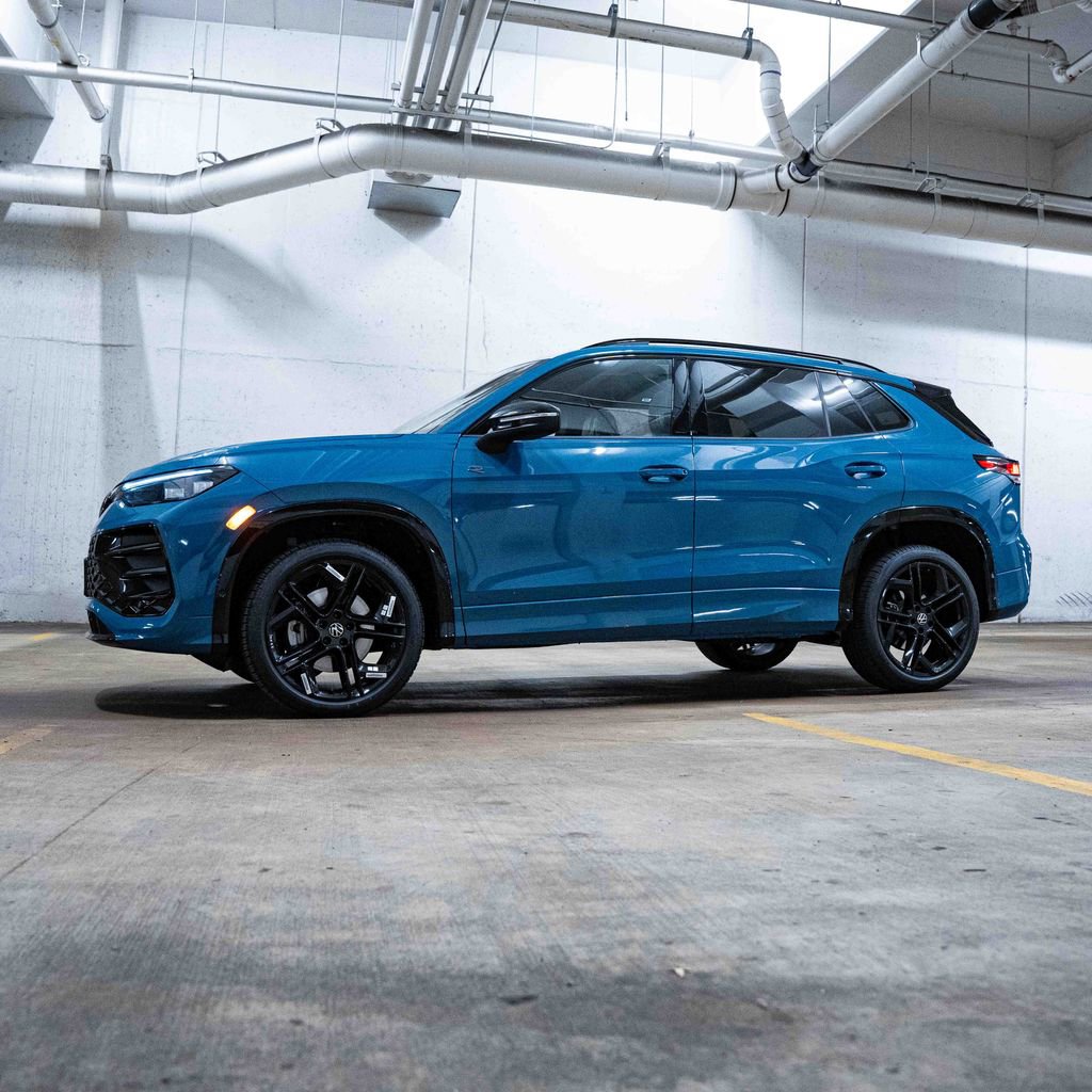 New 2026 Volkswagen Tiguan SE R-Line AWD/4WD image 3
