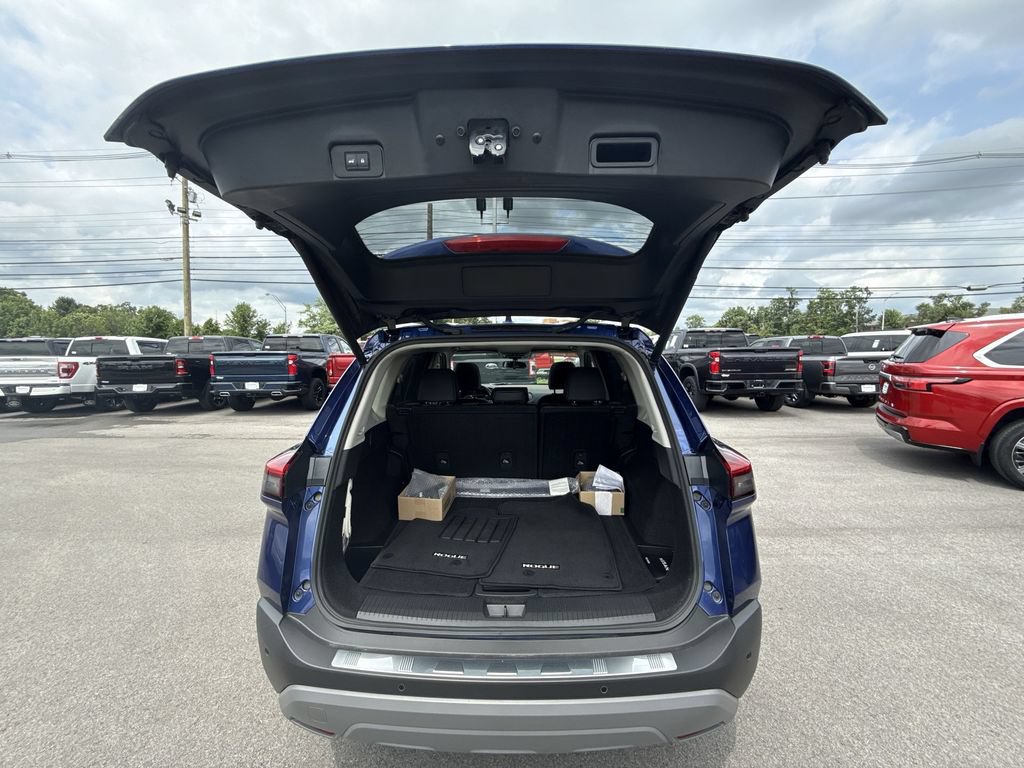 Used 2023 Nissan Rogue SV w/ SV Premium B Package FWD image 23