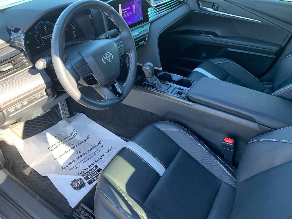 Used 2025 Toyota Camry SE w/ Convenience Package FWD image 11