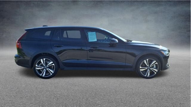 Certified 2025 Volvo V60 B5 Cross Country Plus AWD/4WD image 9