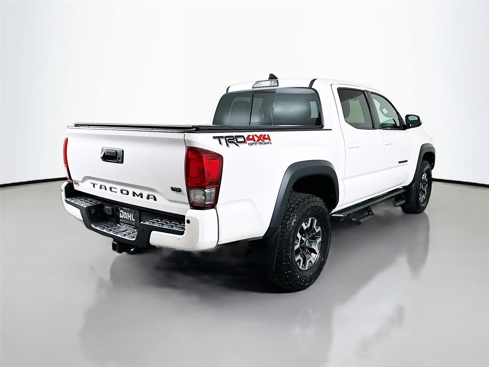Used 2017 Toyota Tacoma TRD Off-Road AWD/4WD image 13