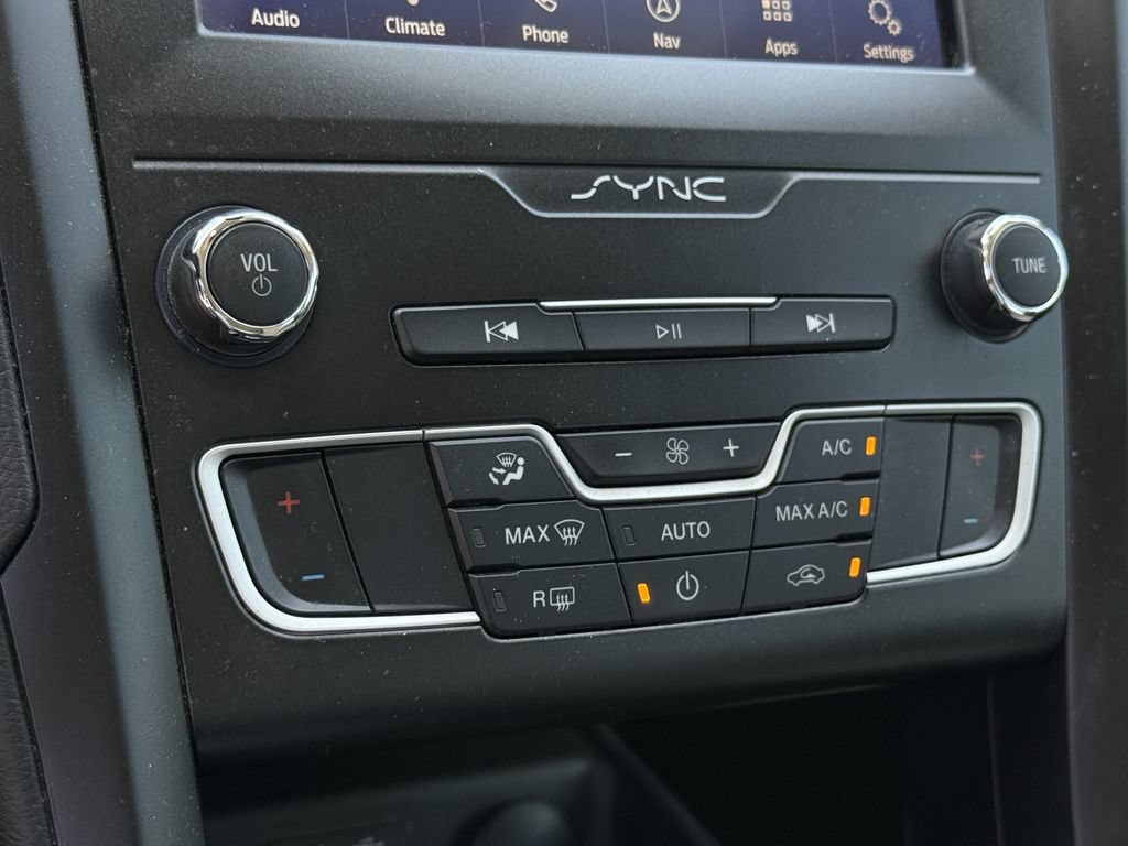 Used 2019 Ford Fusion SE w/ Equipment Group 151A FWD image 20