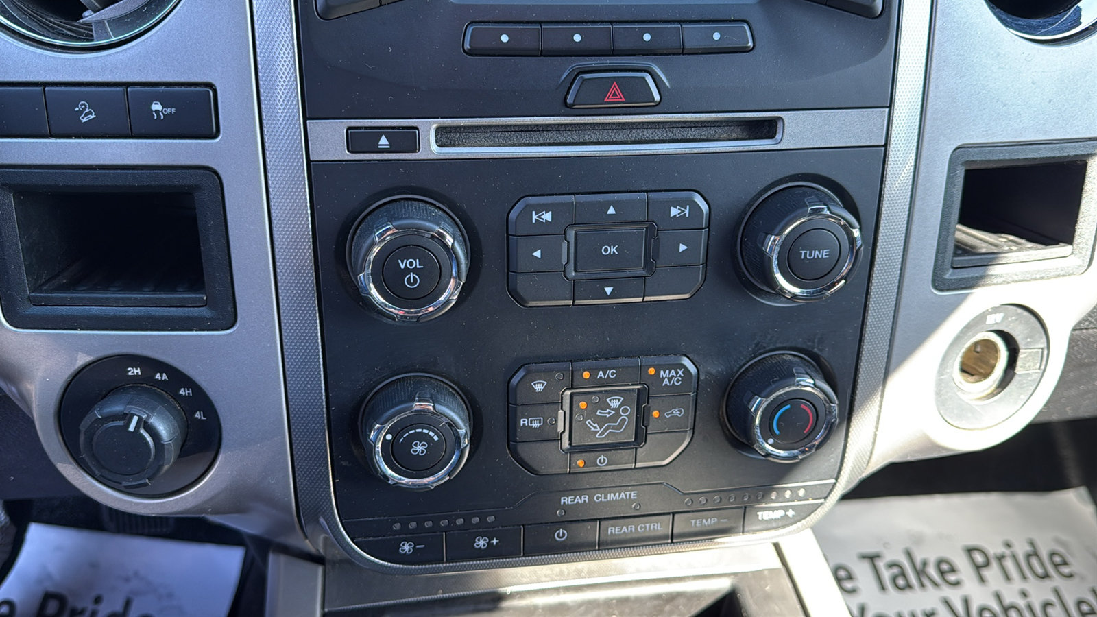 Used 2017 Ford Expedition XLT AWD/4WD image 14