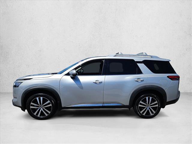 Used 2023 Nissan Pathfinder Platinum w/ Black Appearance Package FWD image 10