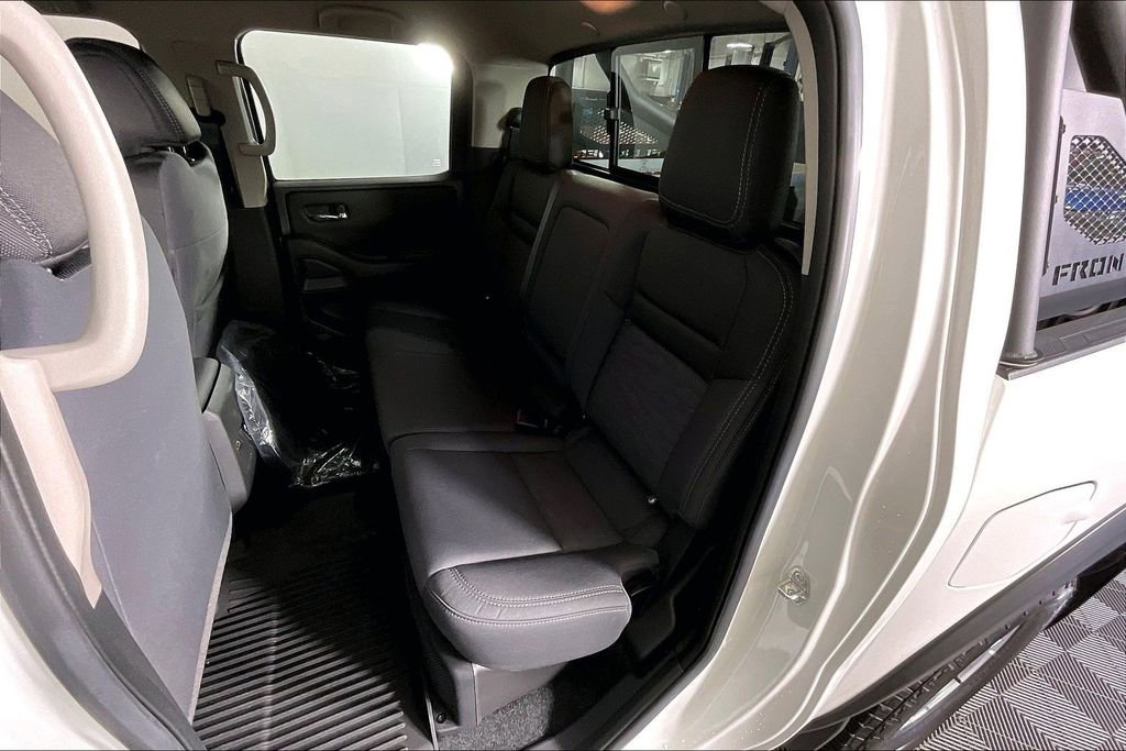 Certified 2024 Nissan Frontier SV w/ Hardbody Edition image 36
