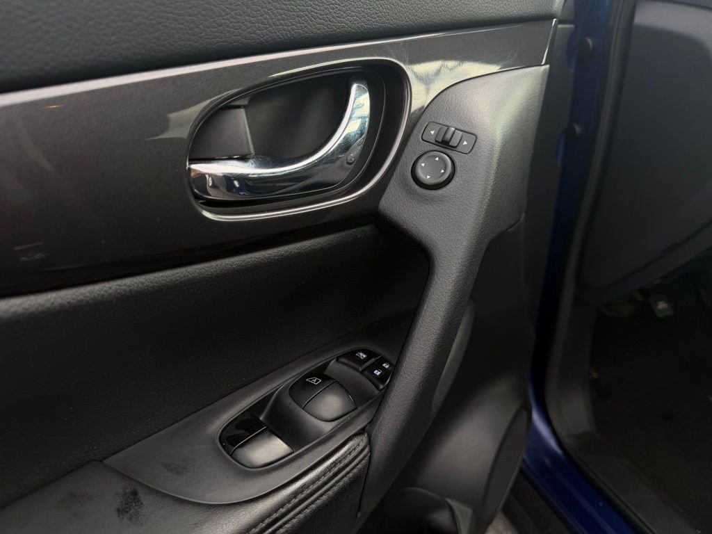 Used 2019 Nissan Rogue S w/ Special Edition Package FWD image 14