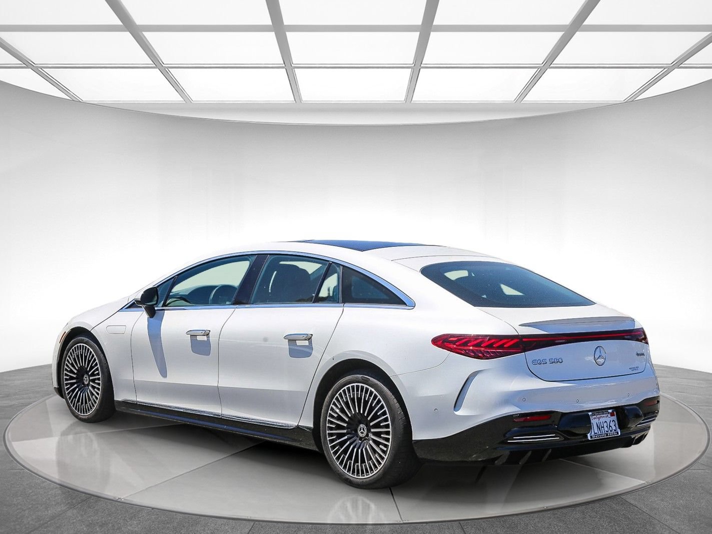 Used 2023 Mercedes-Benz EQS 580 4MATIC Sedan image 2