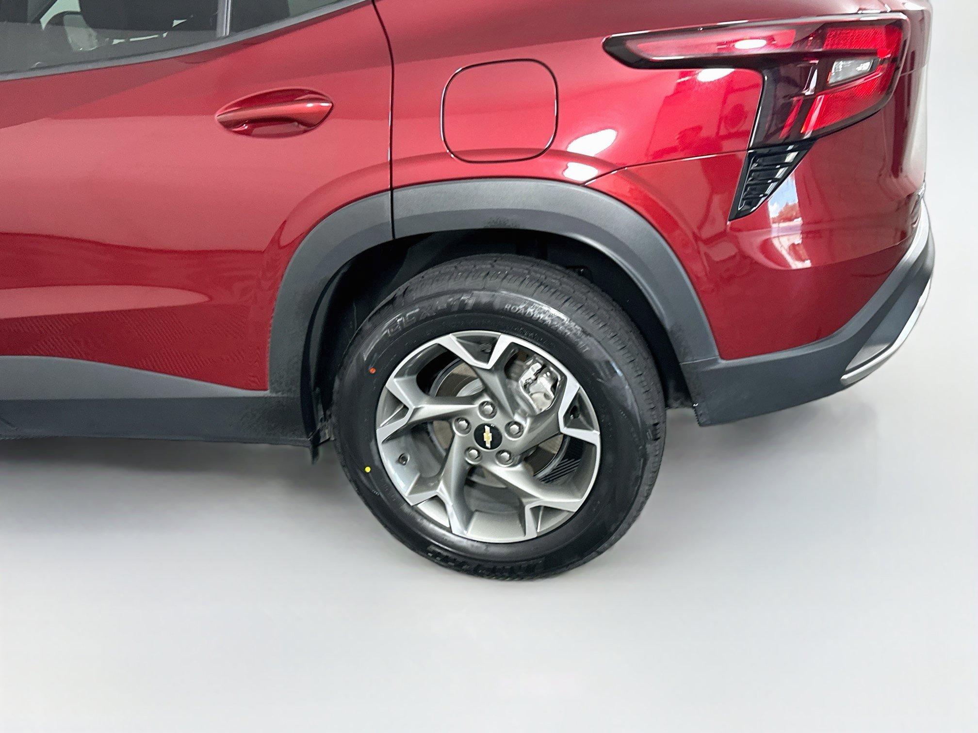 Used 2025 Chevrolet Trax LT FWD image 11
