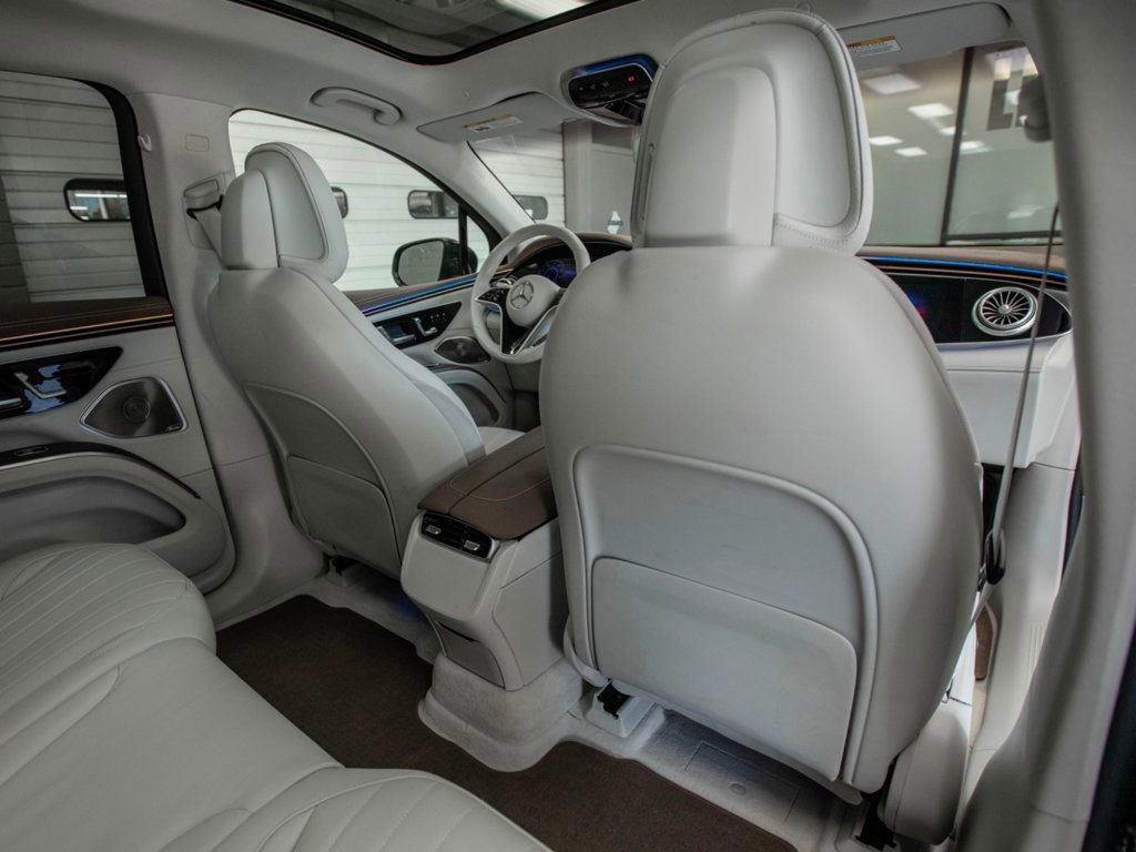 Used 2023 Mercedes-Benz EQS 580 4MATIC SUV image 24