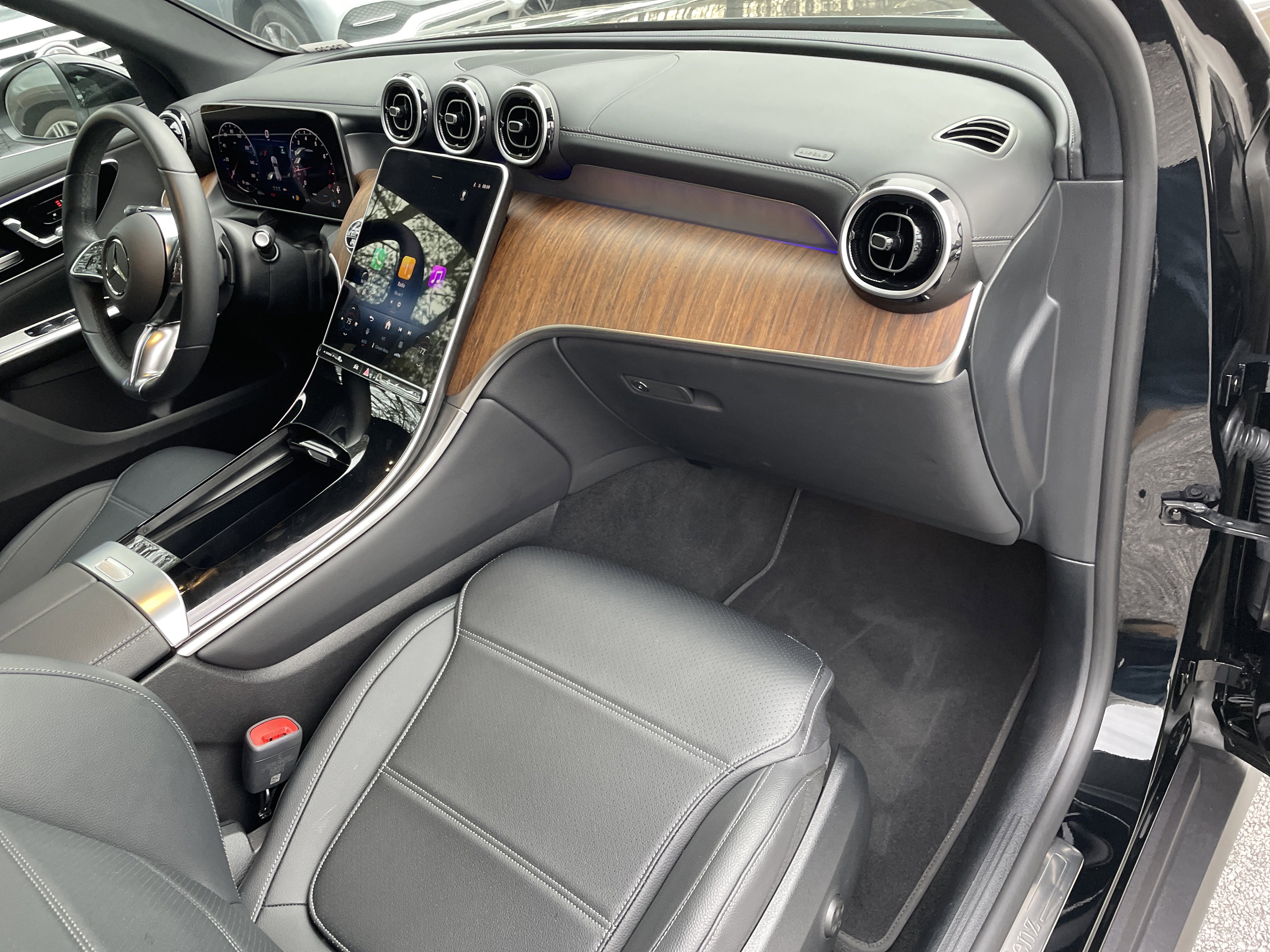 Certified 2025 Mercedes-Benz GLC 300 4MATIC image 49