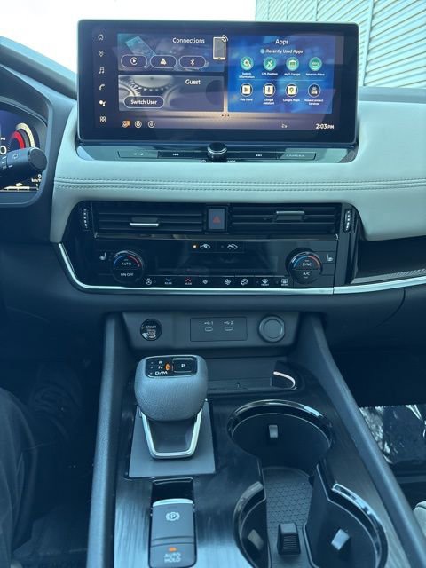 Used 2025 Nissan Rogue SL w/ SL Premium Package image 9