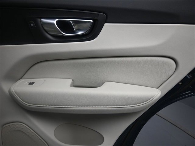 Used 2022 Volvo XC60 B5 Momentum w/ Climate Package image 29