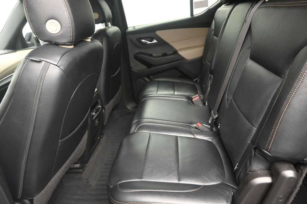 Used 2023 Chevrolet Traverse LS FWD image 14