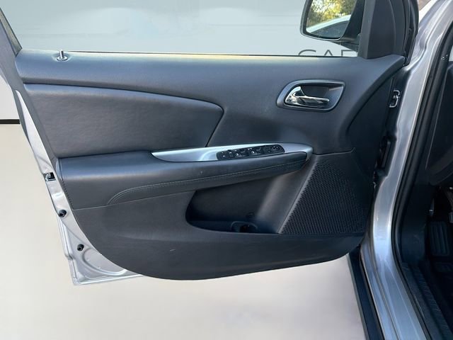 Used 2018 Dodge Journey SE image 21