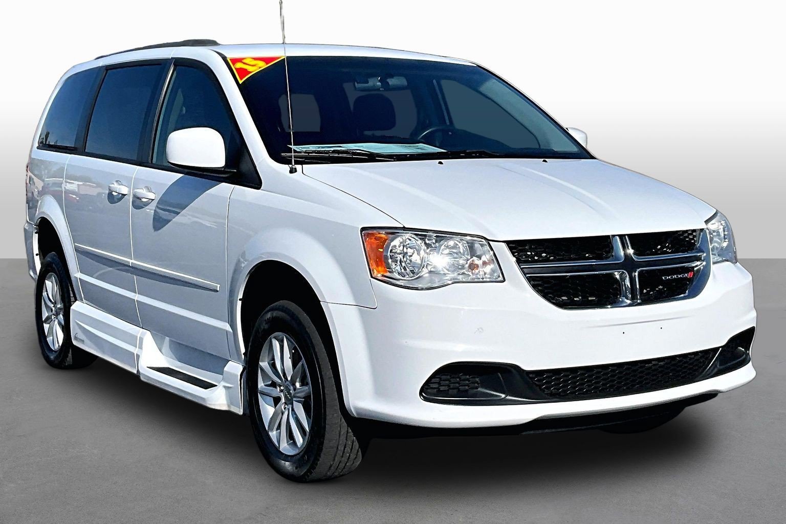 Used 2015 Dodge Grand Caravan SXT FWD image 10