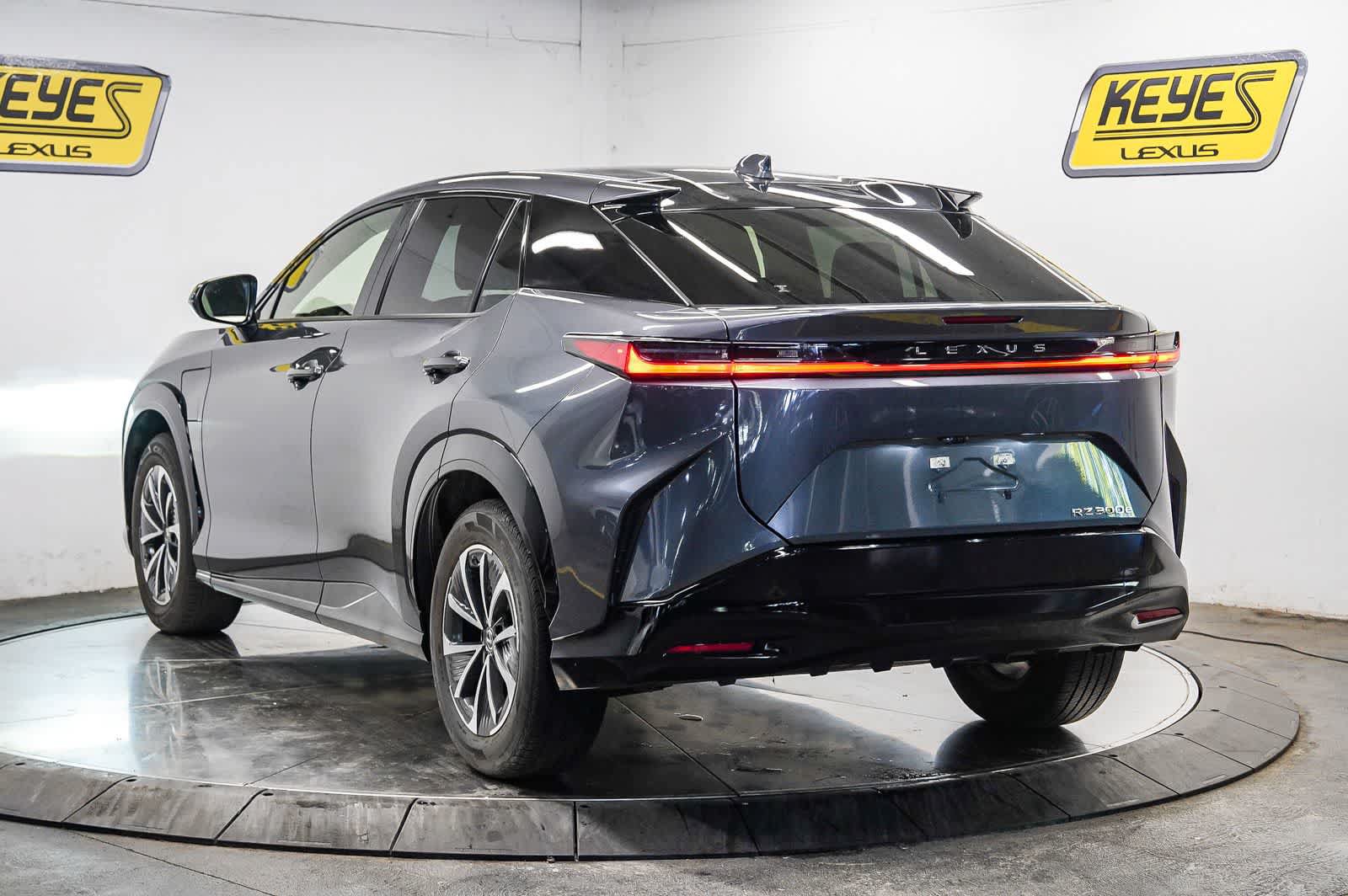 Used 2024 Lexus RZ 300e Premium FWD image 2