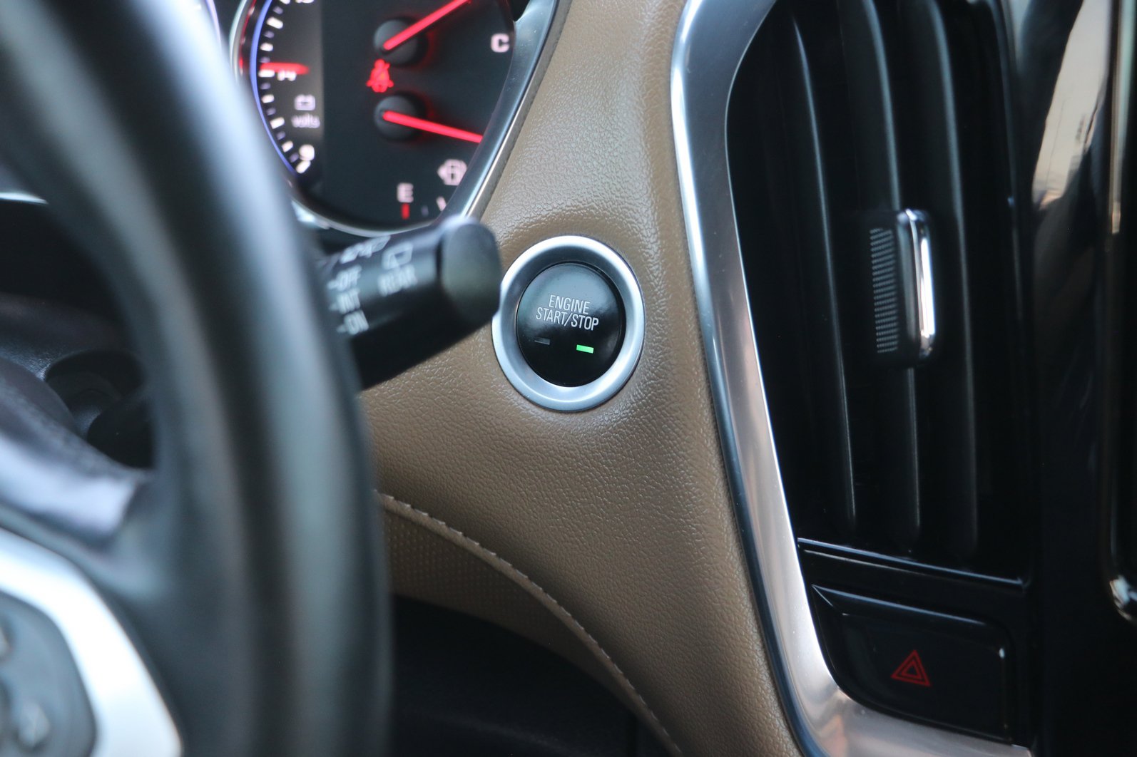 Used 2023 Chevrolet Traverse Premier FWD image 25