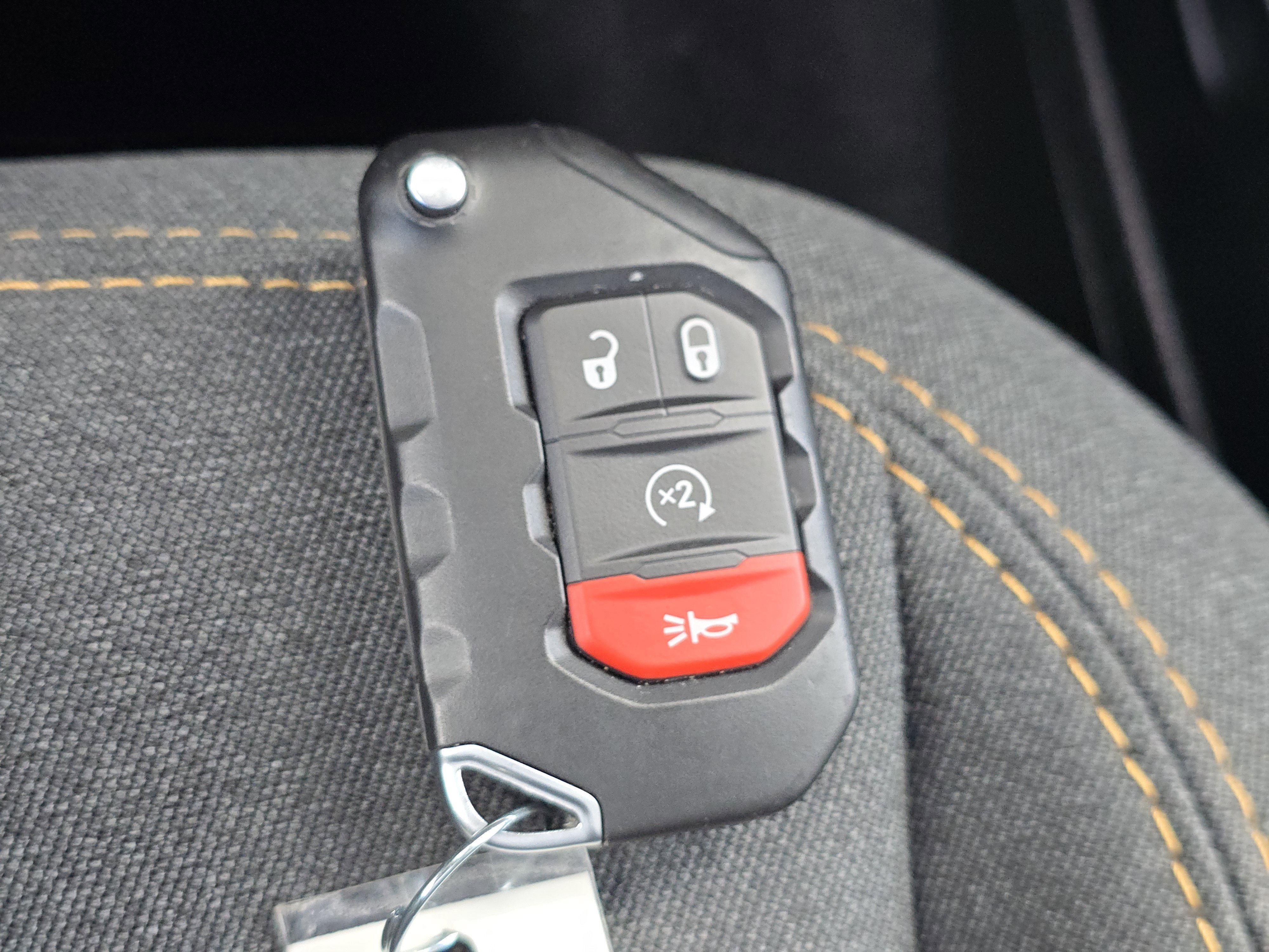 Used 2025 Jeep Wrangler Sahara image 28