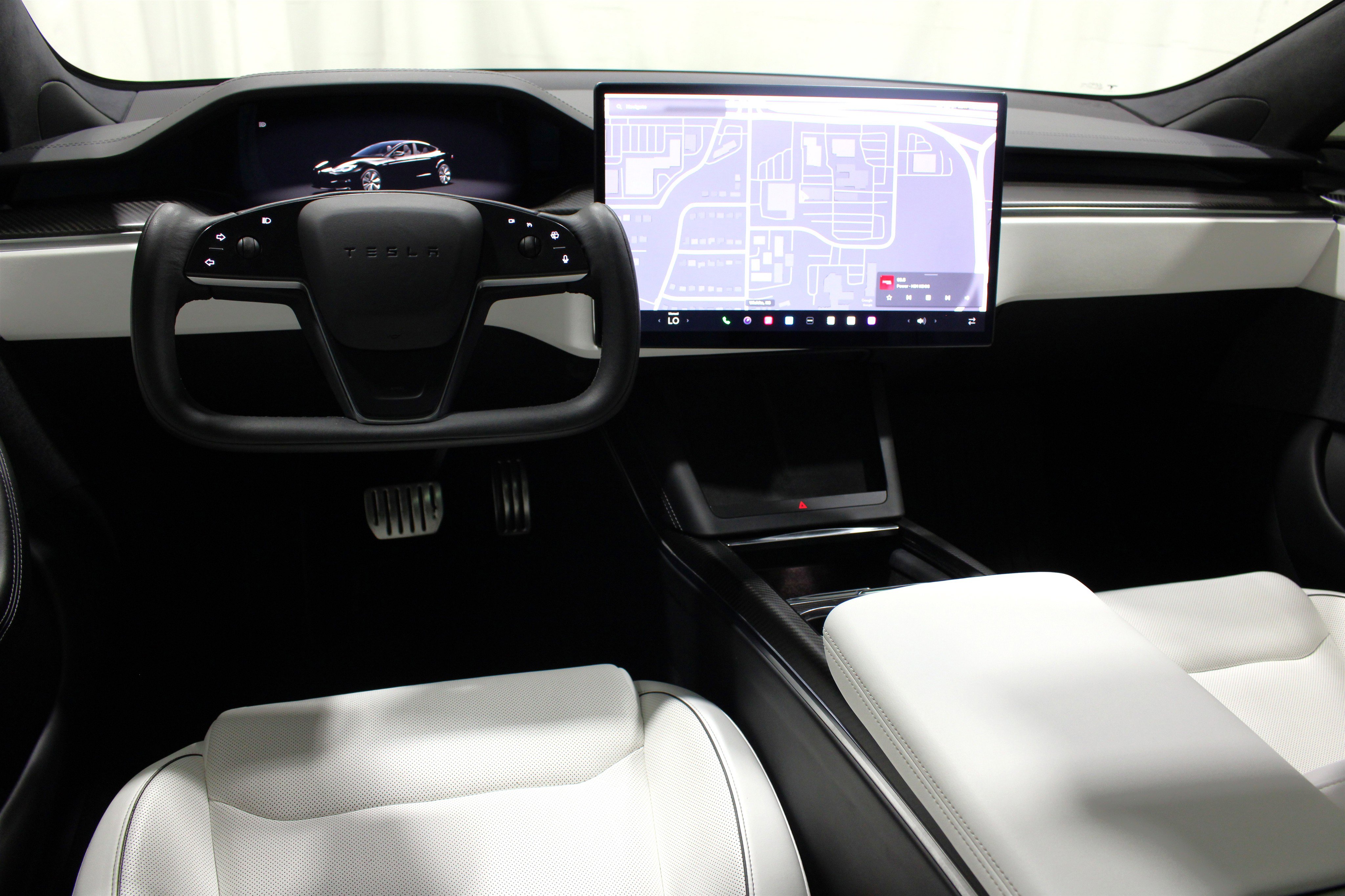 Used 2022 Tesla Model S Plaid image 2