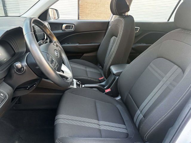 Used 2025 Hyundai Venue SEL FWD image 20
