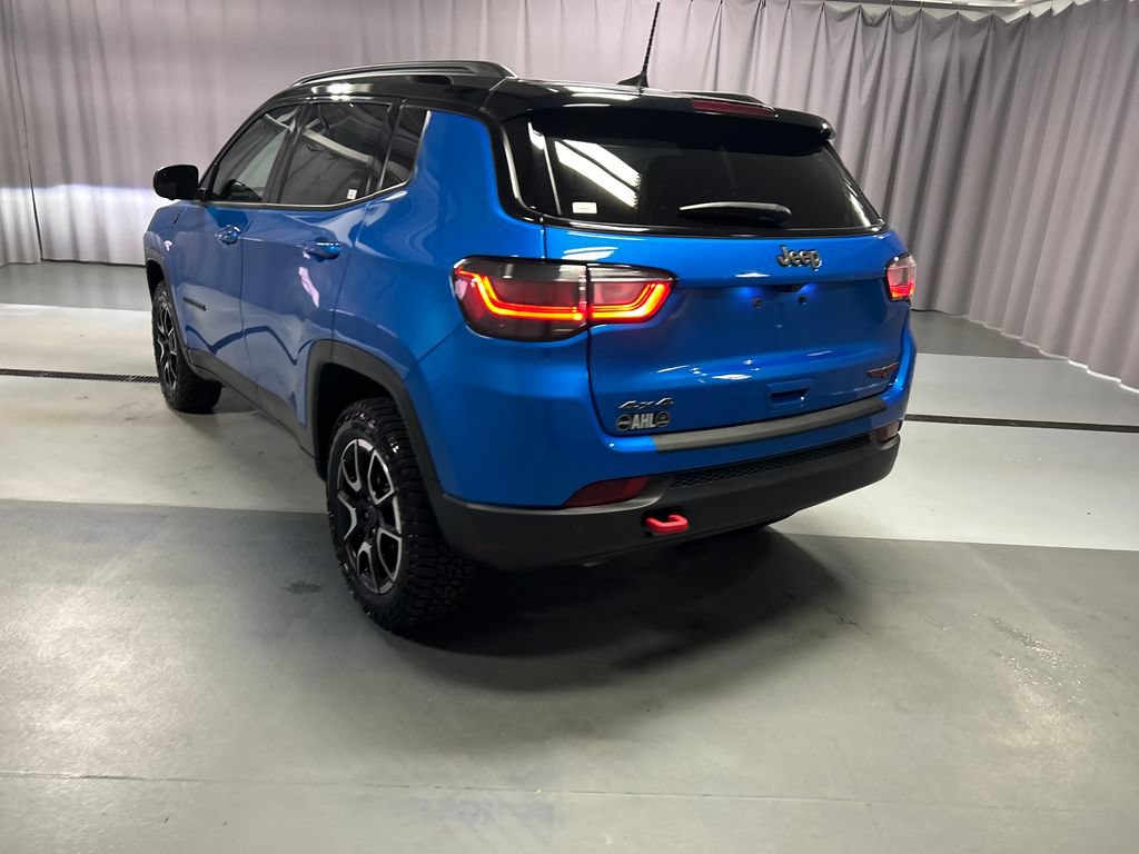 Used 2025 Jeep Compass Trailhawk w/ Trailhawk Elite Group AWD/4WD image 5