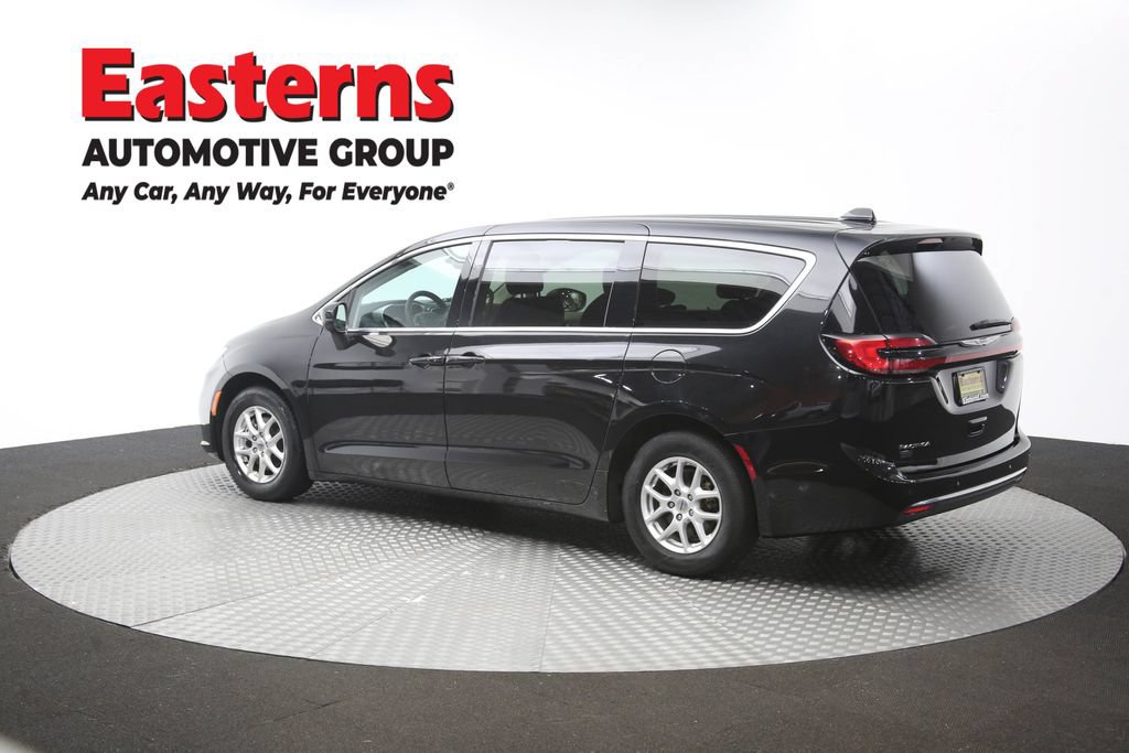 Used 2023 Chrysler Pacifica Touring-L FWD image 65