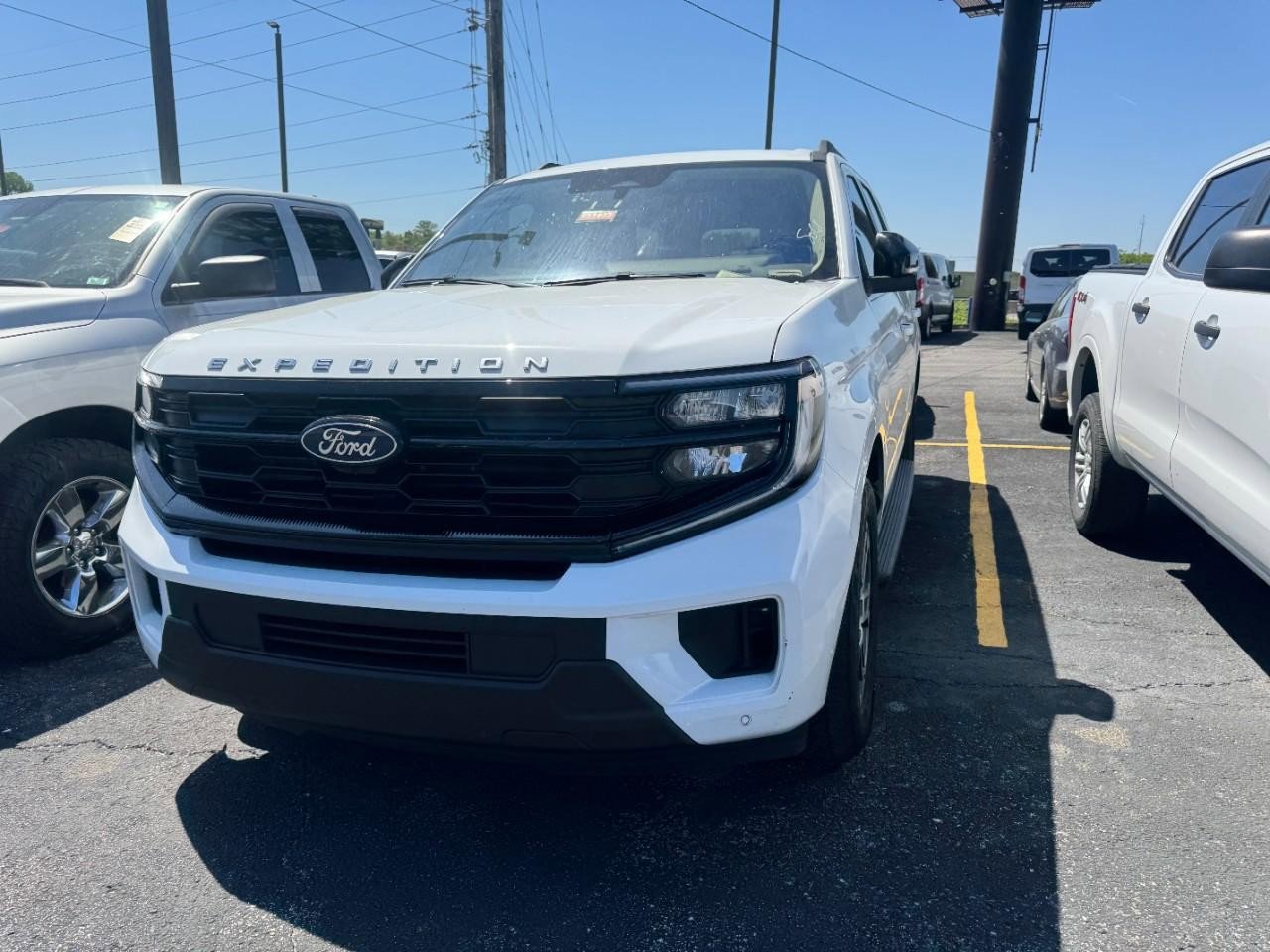 Used 2025 Ford Expedition Active AWD/4WD image 2