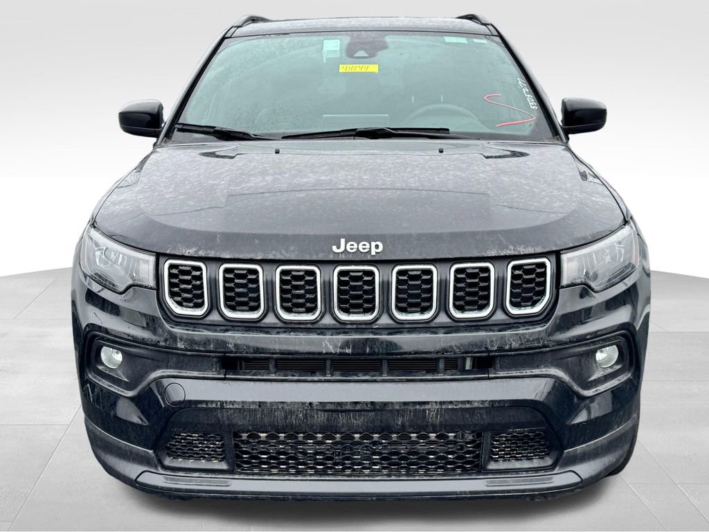 Used 2024 Jeep Compass Latitude image 3