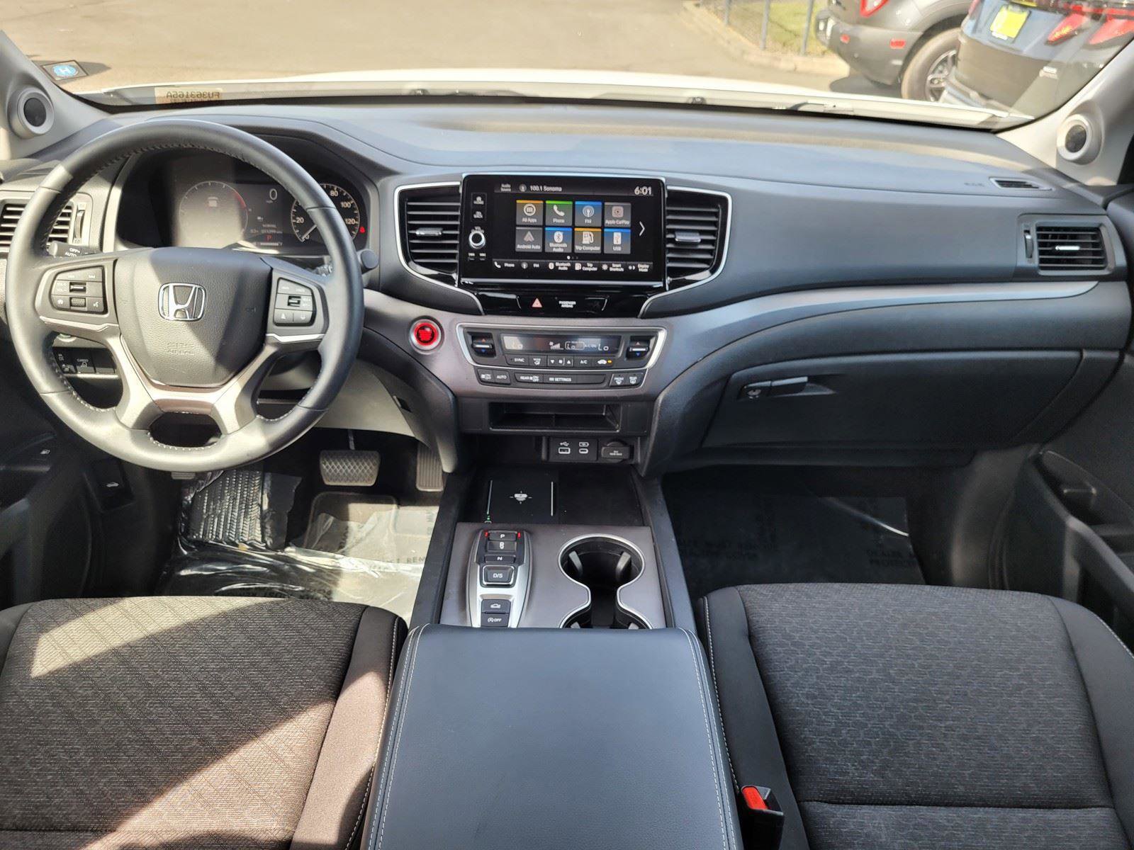 Used 2025 Honda Ridgeline Sport image 17