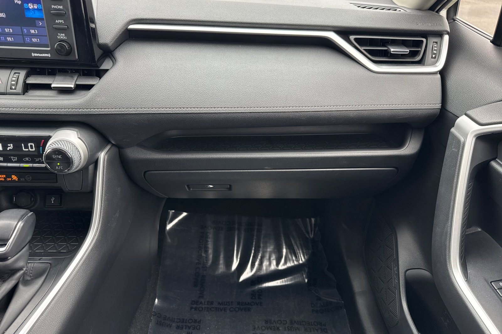 Used 2022 Toyota RAV4 XLE Premium AWD/4WD image 32