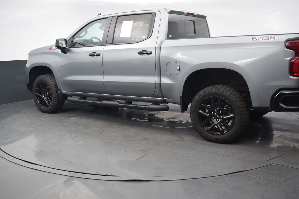 Used 2024 Chevrolet Silverado 1500 LT Trail Boss w/ Convenience Package II AWD/4WD image 3