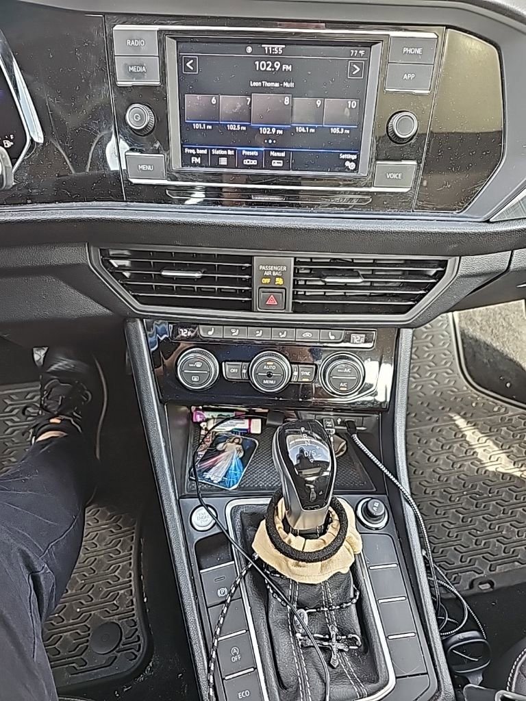 Used 2023 Volkswagen Jetta SE w/ Panoramic Sunroof Package image 13