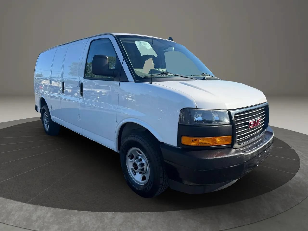 Used 2022 GMC Savana 2500 RWD image 3