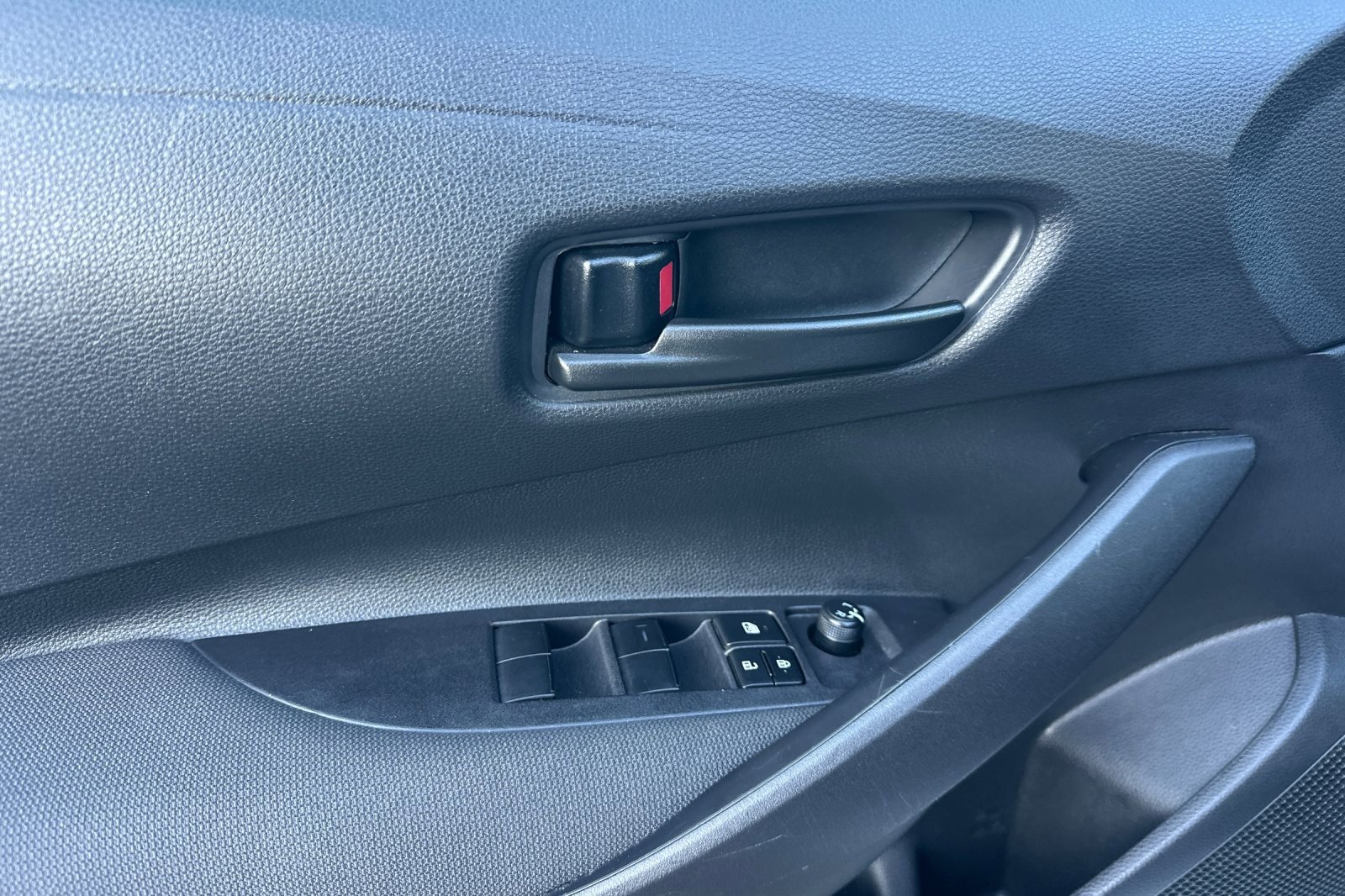 Used 2025 Toyota Corolla LE image 11