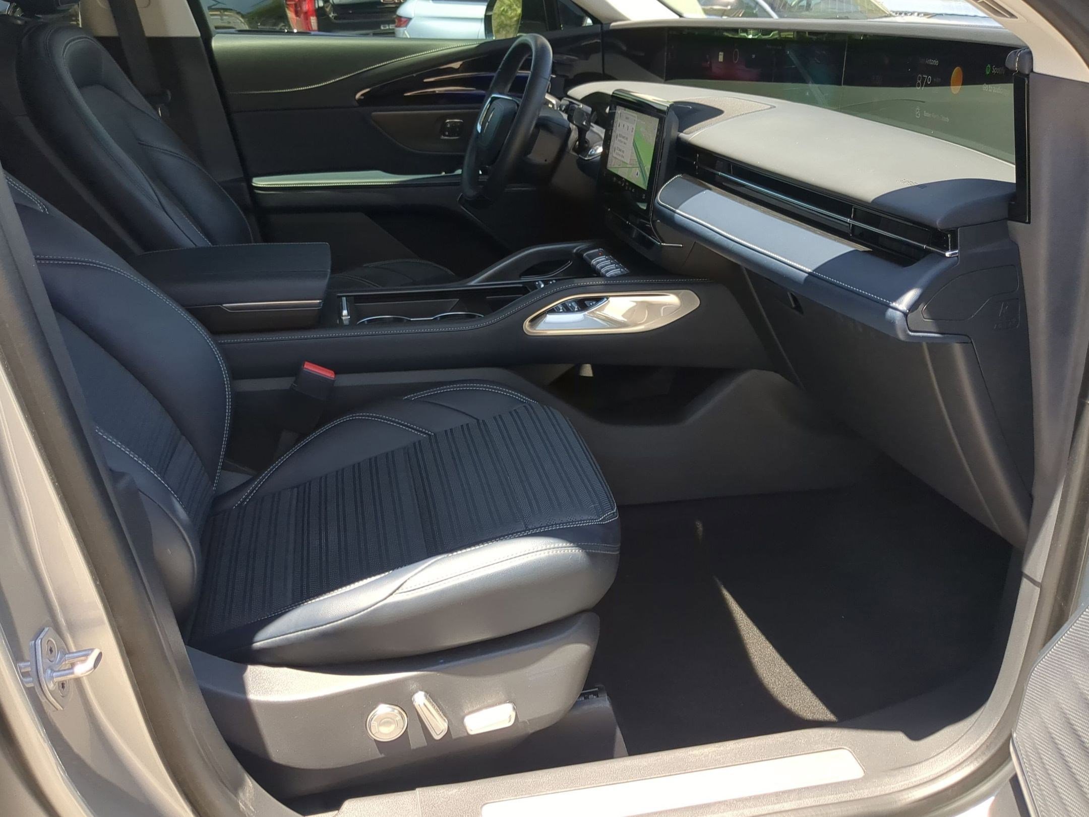 Used 2024 Lincoln Nautilus Reserve AWD/4WD image 29