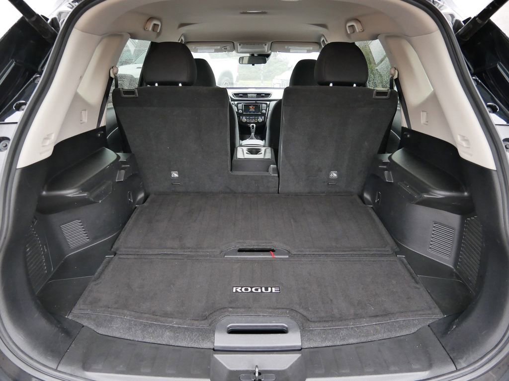 Used 2020 Nissan Rogue SV image 9