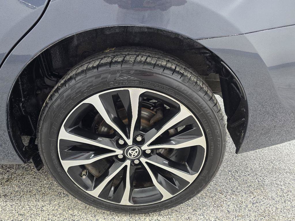 Used 2018 Toyota Corolla SE FWD image 32