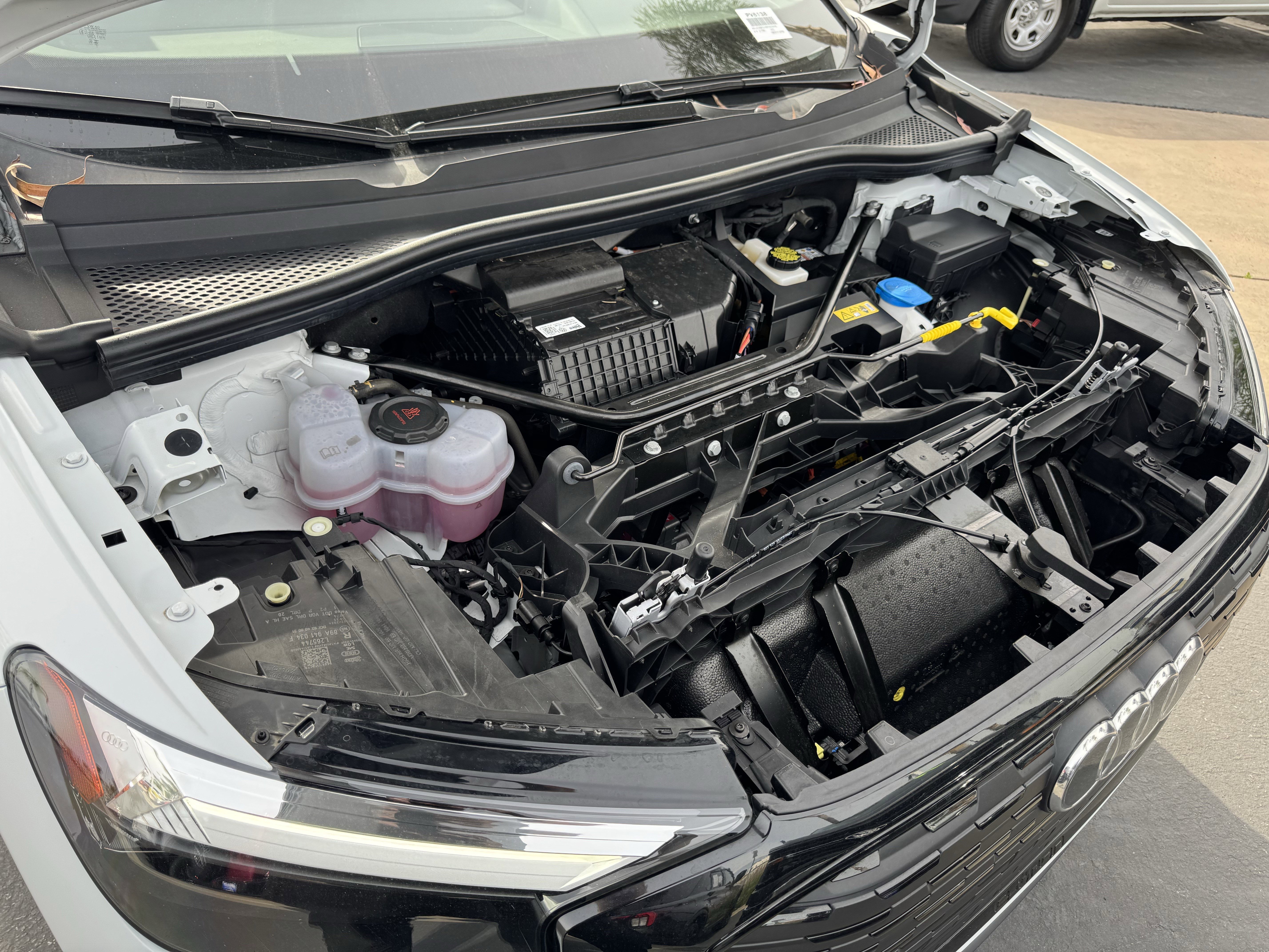 Used 2024 Audi Q4 e-tron Premium w/ Convenience Package image 37