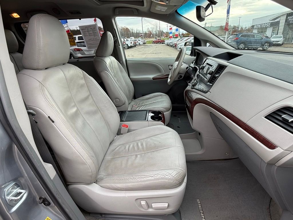 Used 2013 Toyota Sienna XLE image 19