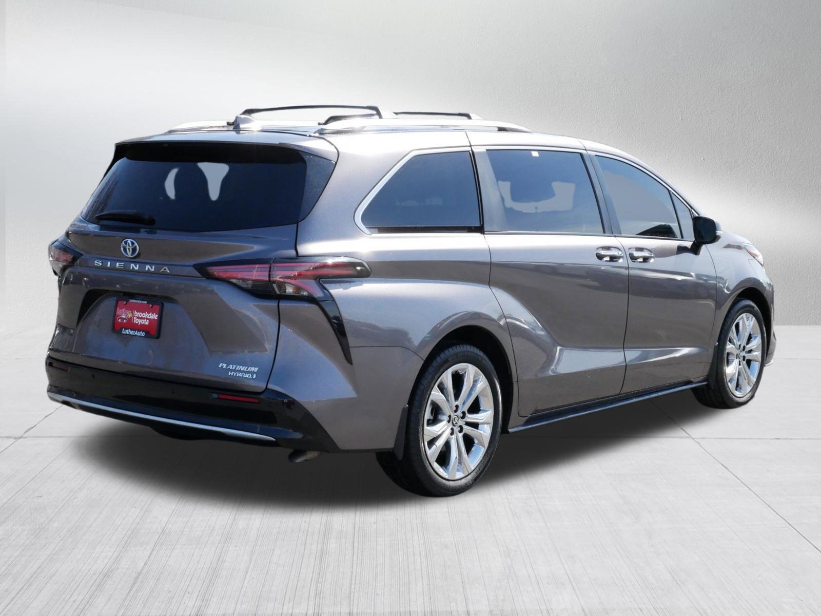 Certified 2024 Toyota Sienna Platinum image 7