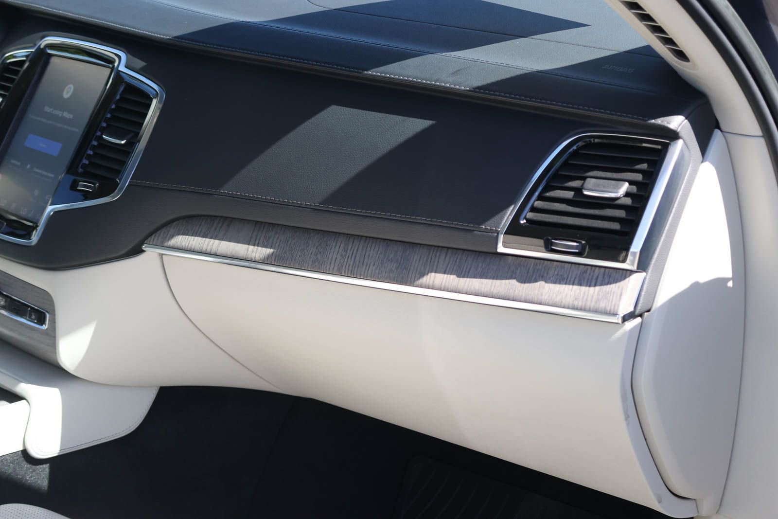 Used 2023 Volvo XC90 B6 Ultimate w/ Protection Package Premier AWD/4WD image 19