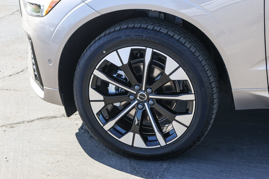 New 2027 Volvo XC60 B5 Plus AWD/4WD image 7