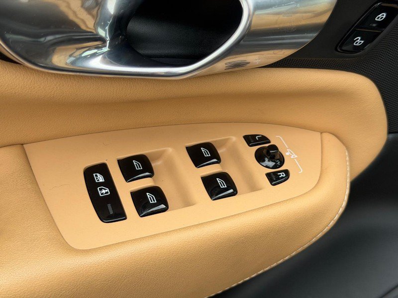 Certified 2023 Volvo XC90 B6 Ultimate AWD/4WD image 16