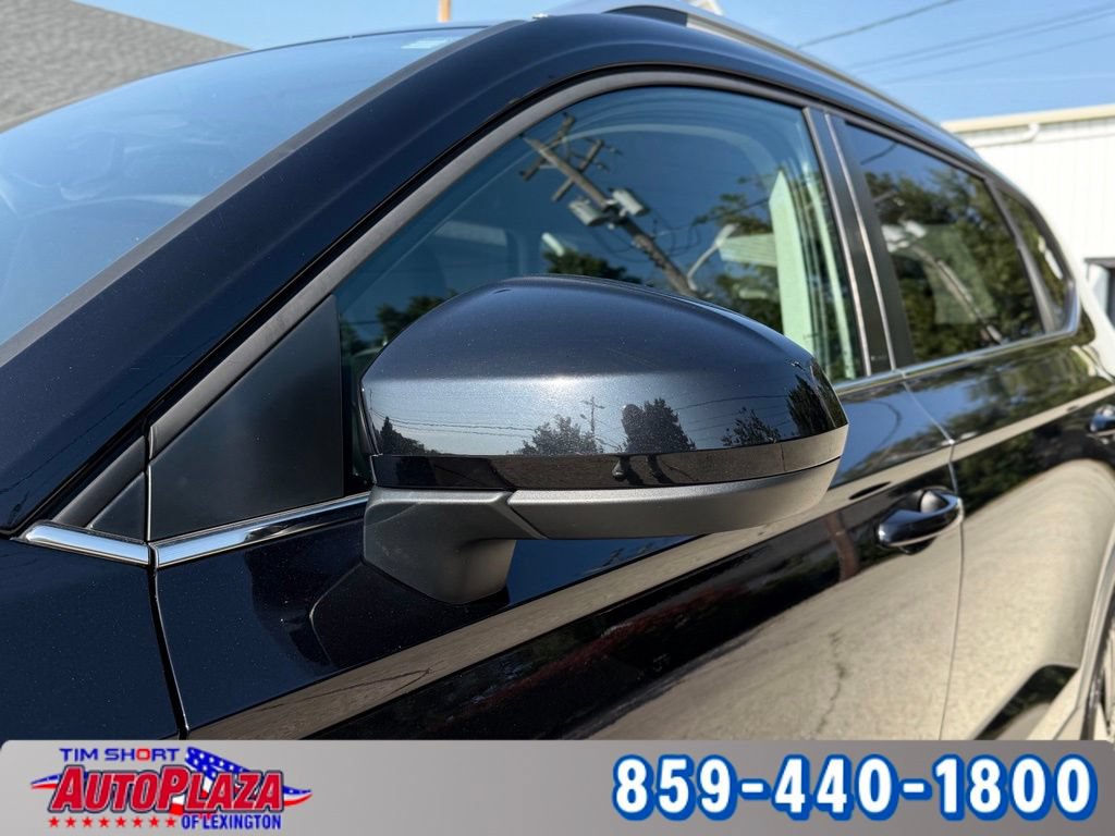 Used 2025 Volkswagen Taos SE AWD/4WD image 42