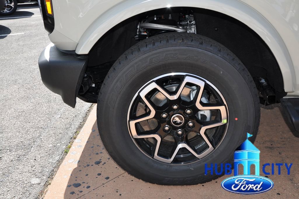 New 2026 Ford Bronco Outer Banks image 9