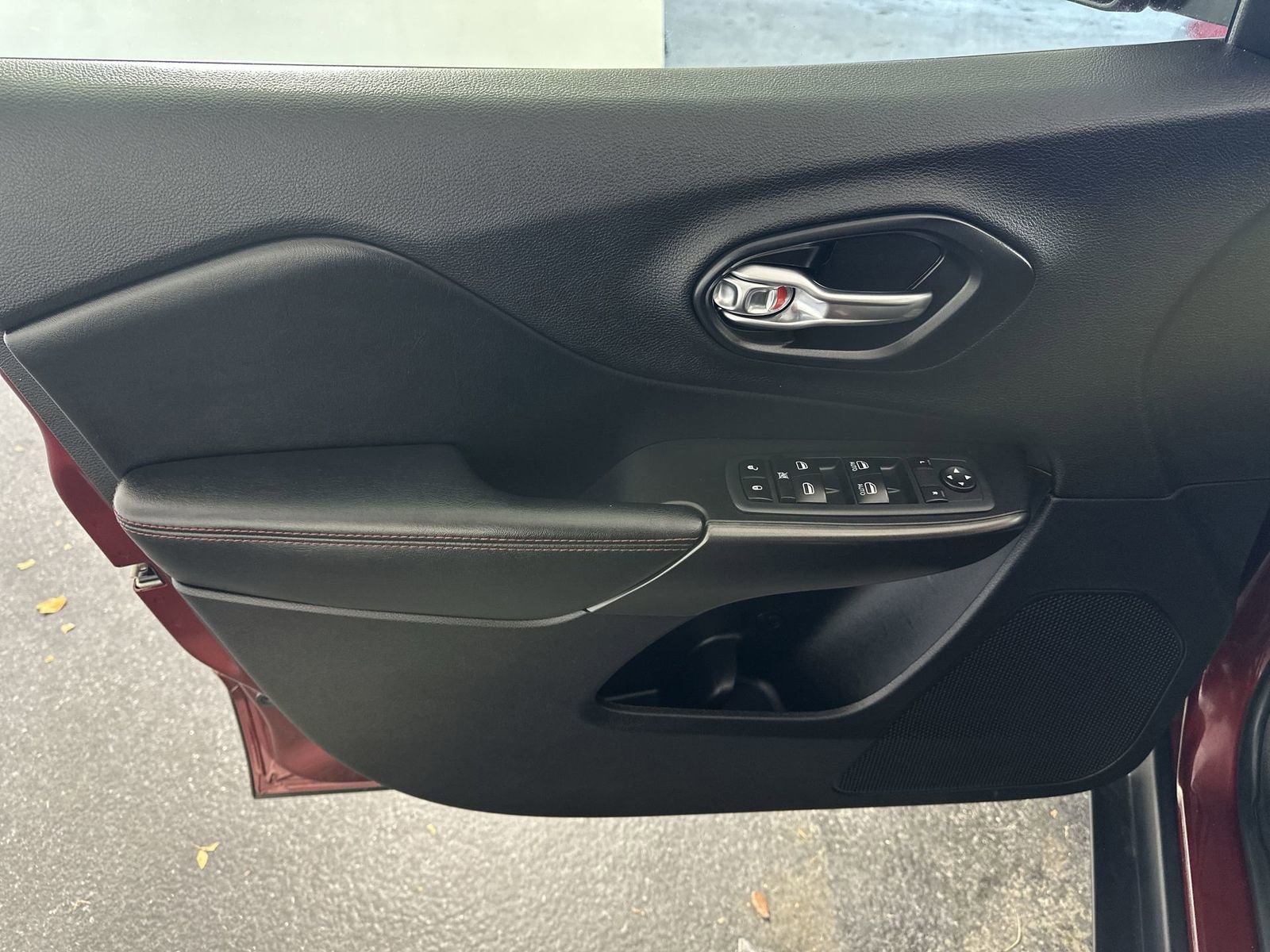 Used 2020 Jeep Cherokee Trailhawk w/ Cold Weather Group image 17