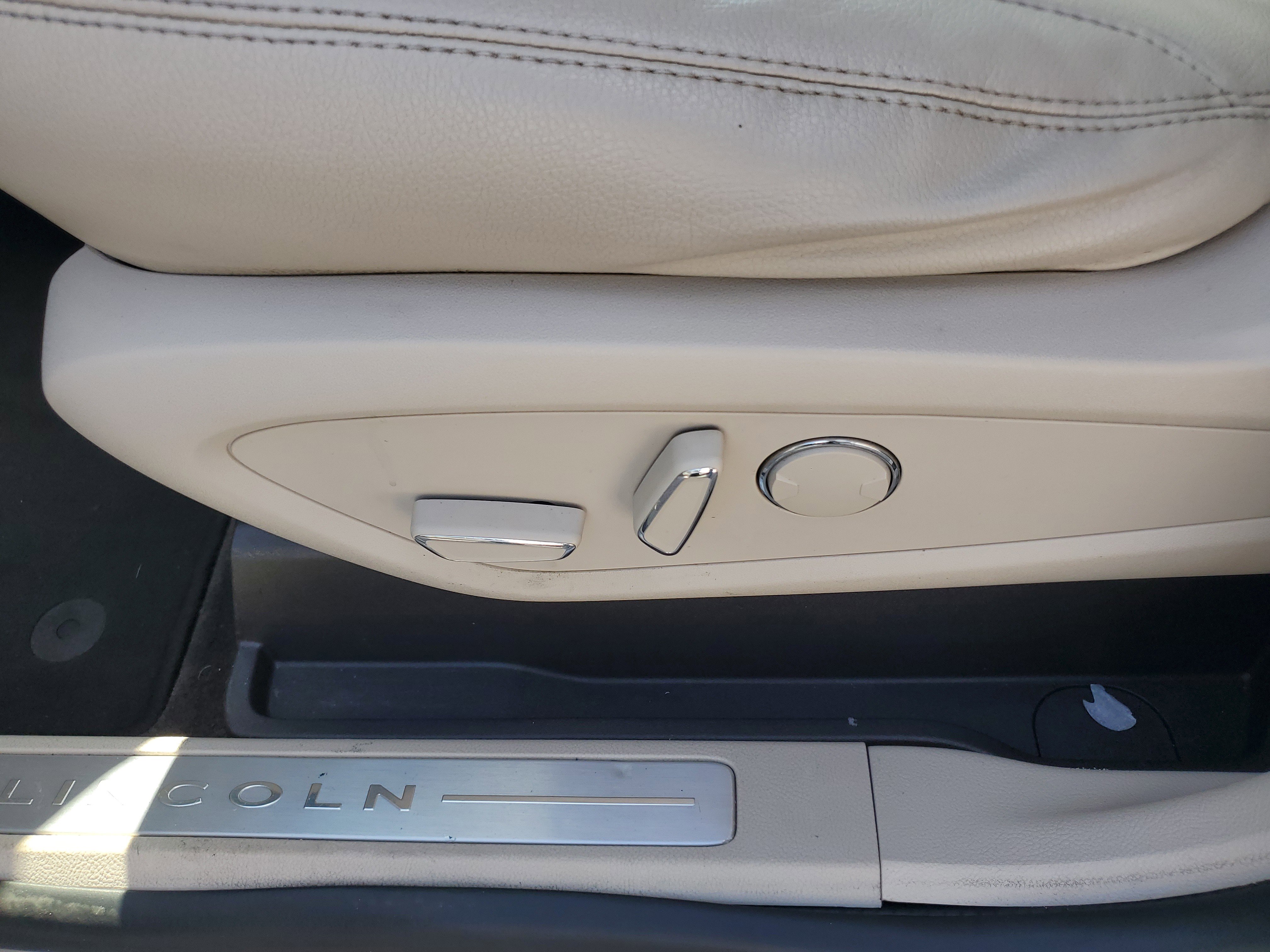 Used 2017 Lincoln MKC Premiere image 14
