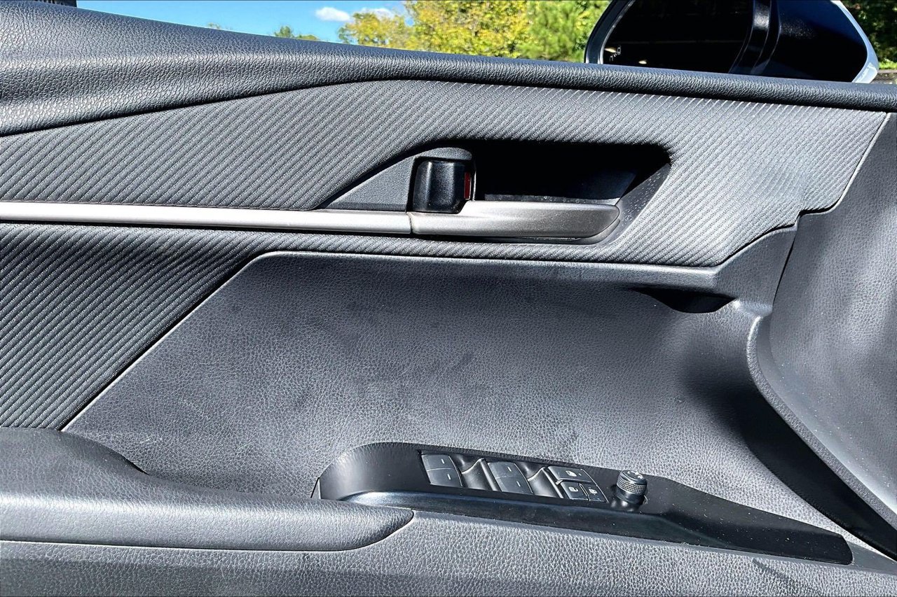 Used 2025 Toyota Camry SE FWD image 25
