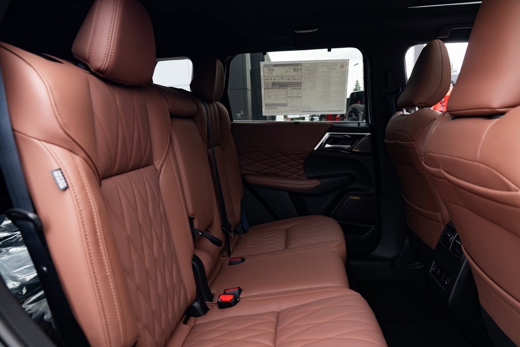 New 2025 Mitsubishi Outlander SEL image 24