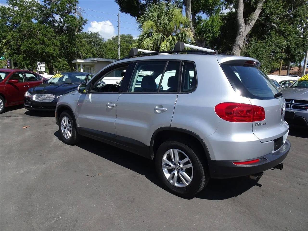 Used 2017 Volkswagen Tiguan S image 9